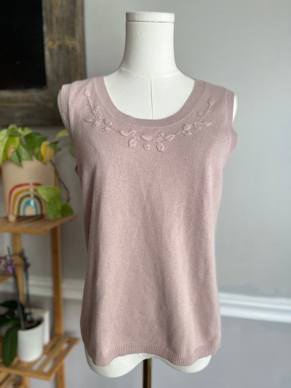 Vintage 90s Sleeveless Knit Blouse Mauve Floral Embroidered Size Medium
